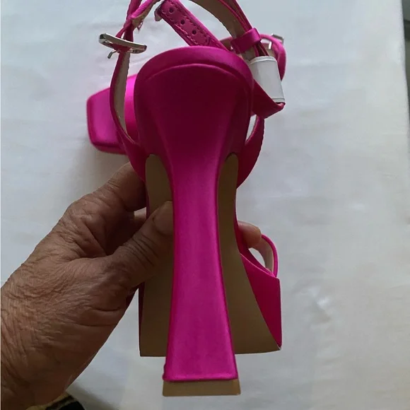 NWT Steve Madden Women’s Discord Heeled Heels In Fus/Pink Satin Size 6. - Picture 9 of 9